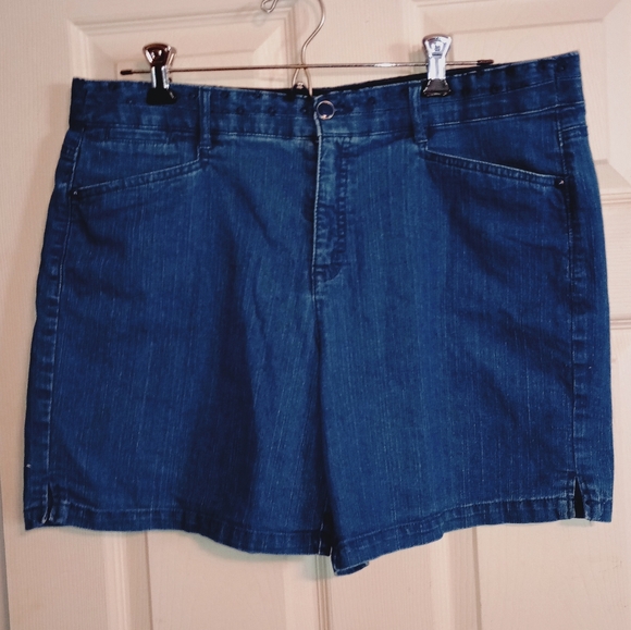 Intro-Love The Fit Pants - Classic Women's Denim Shorts - Blue Size 14 Stretch